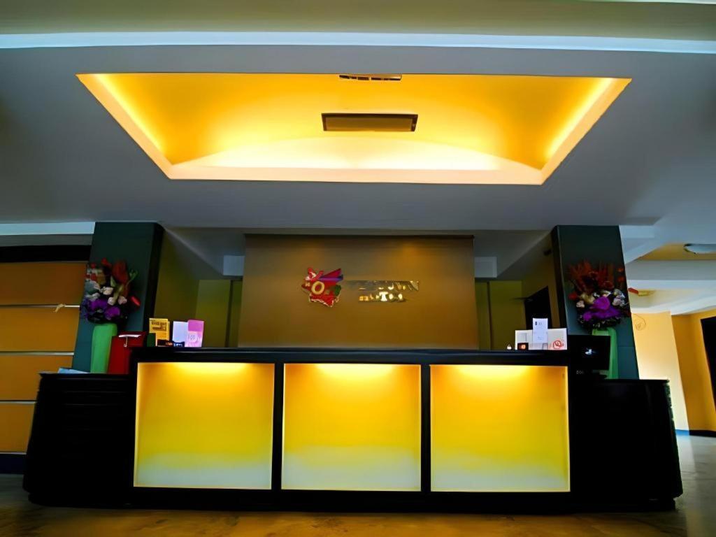 Mo2 Westown Hotel San Juan Баколод Екстериор снимка