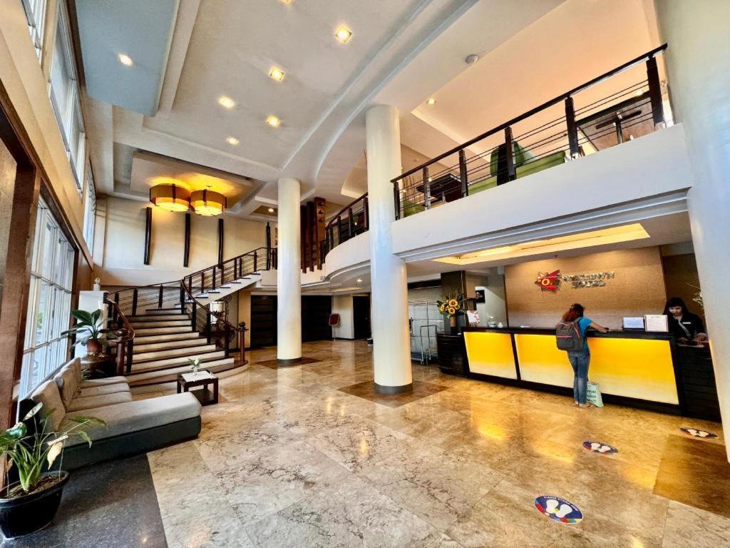 Mo2 Westown Hotel San Juan Баколод Екстериор снимка