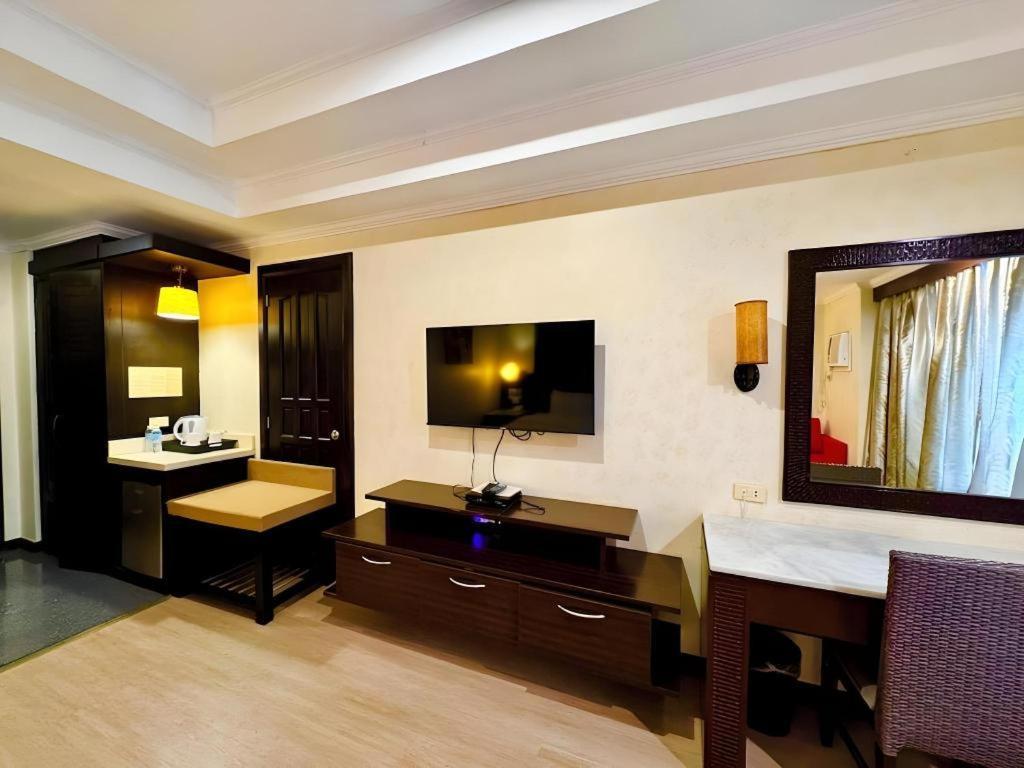 Mo2 Westown Hotel San Juan Баколод Екстериор снимка