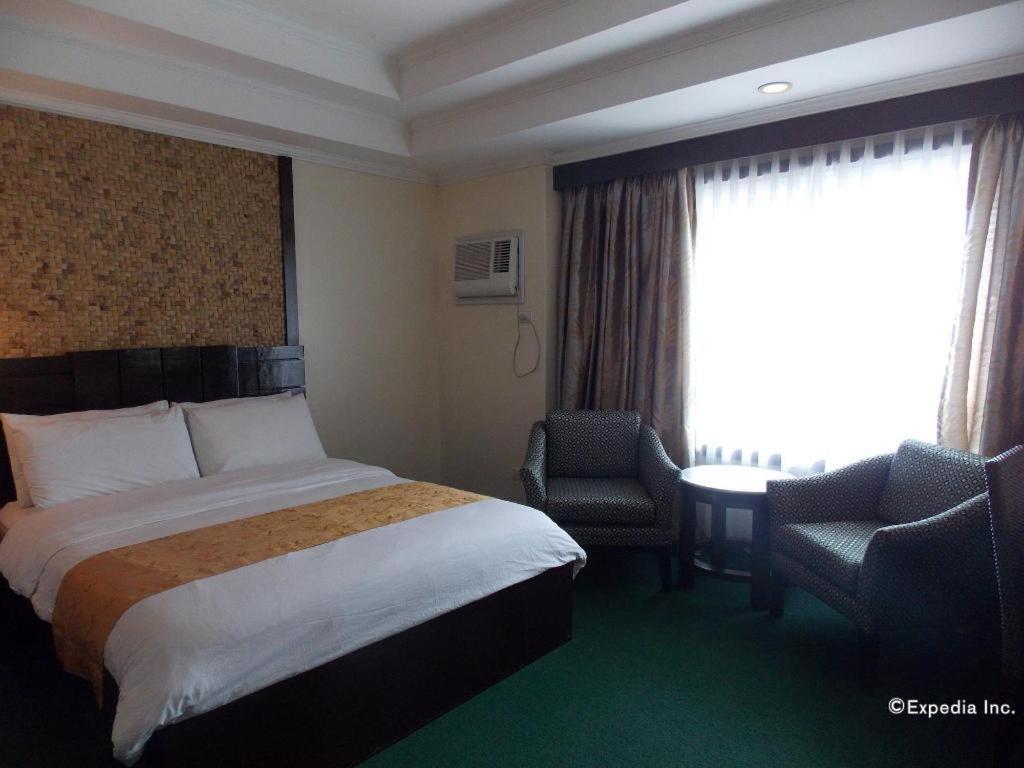 Mo2 Westown Hotel San Juan Баколод Екстериор снимка