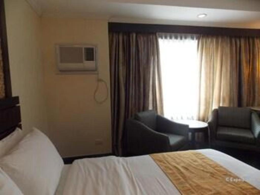 Mo2 Westown Hotel San Juan Баколод Екстериор снимка