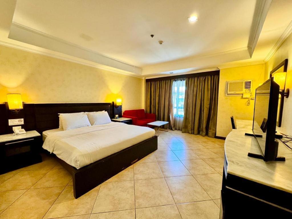 Mo2 Westown Hotel San Juan Баколод Екстериор снимка