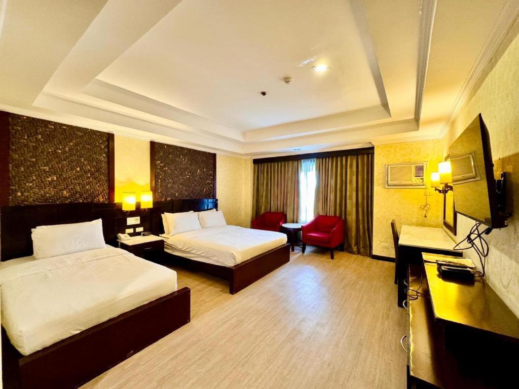 Mo2 Westown Hotel San Juan Баколод Екстериор снимка