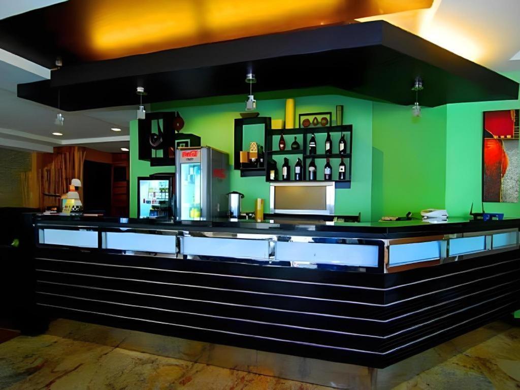 Mo2 Westown Hotel San Juan Баколод Екстериор снимка