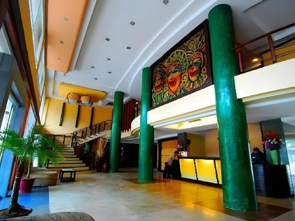 Mo2 Westown Hotel San Juan Баколод Екстериор снимка