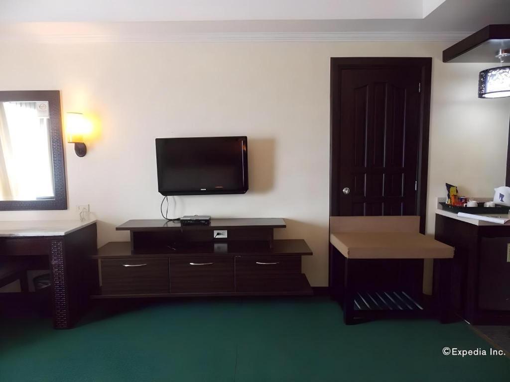 Mo2 Westown Hotel San Juan Баколод Екстериор снимка