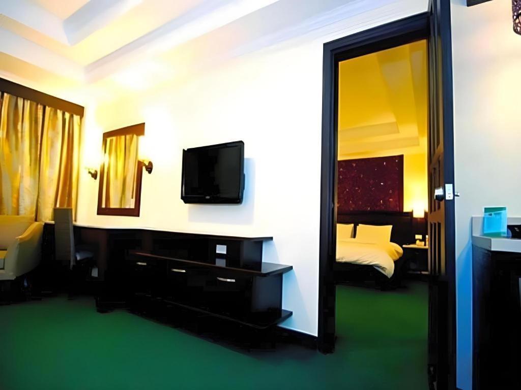 Mo2 Westown Hotel San Juan Баколод Екстериор снимка