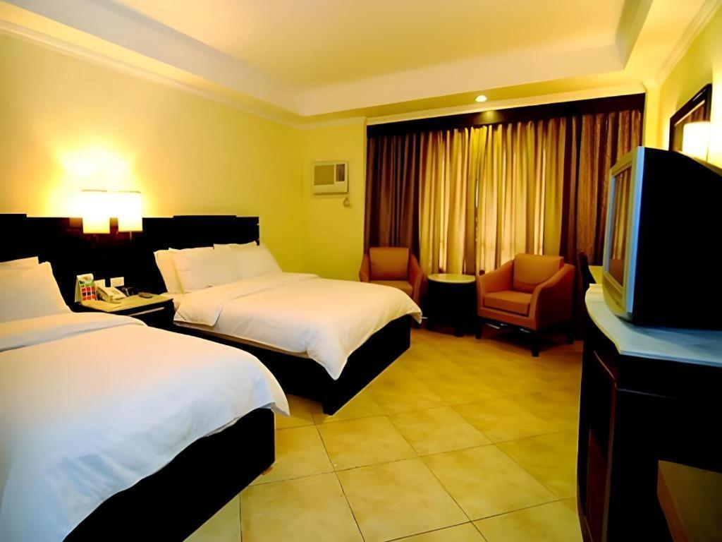 Mo2 Westown Hotel San Juan Баколод Екстериор снимка