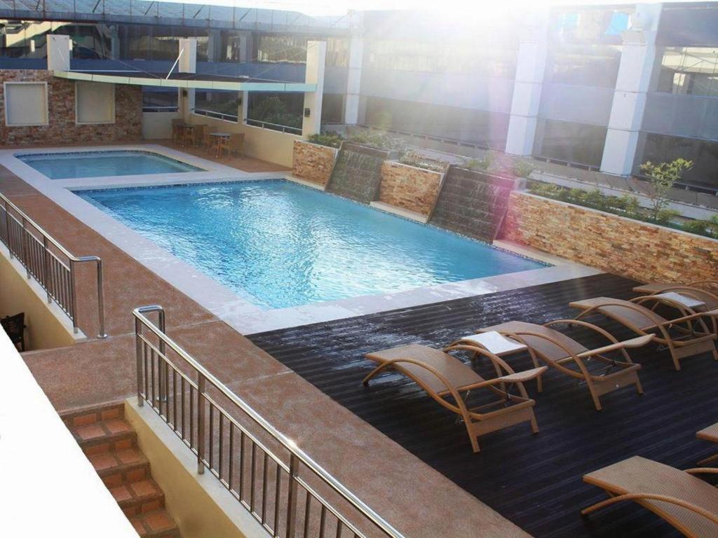 Mo2 Westown Hotel San Juan Баколод Екстериор снимка